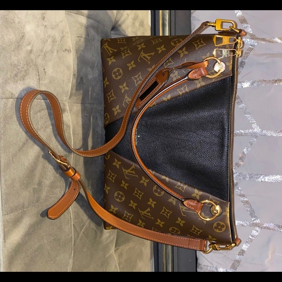 Authentic Louis Vuitton V Monogram MM Canvas, Leather Tote Bag EUC - Picture 3 of 10